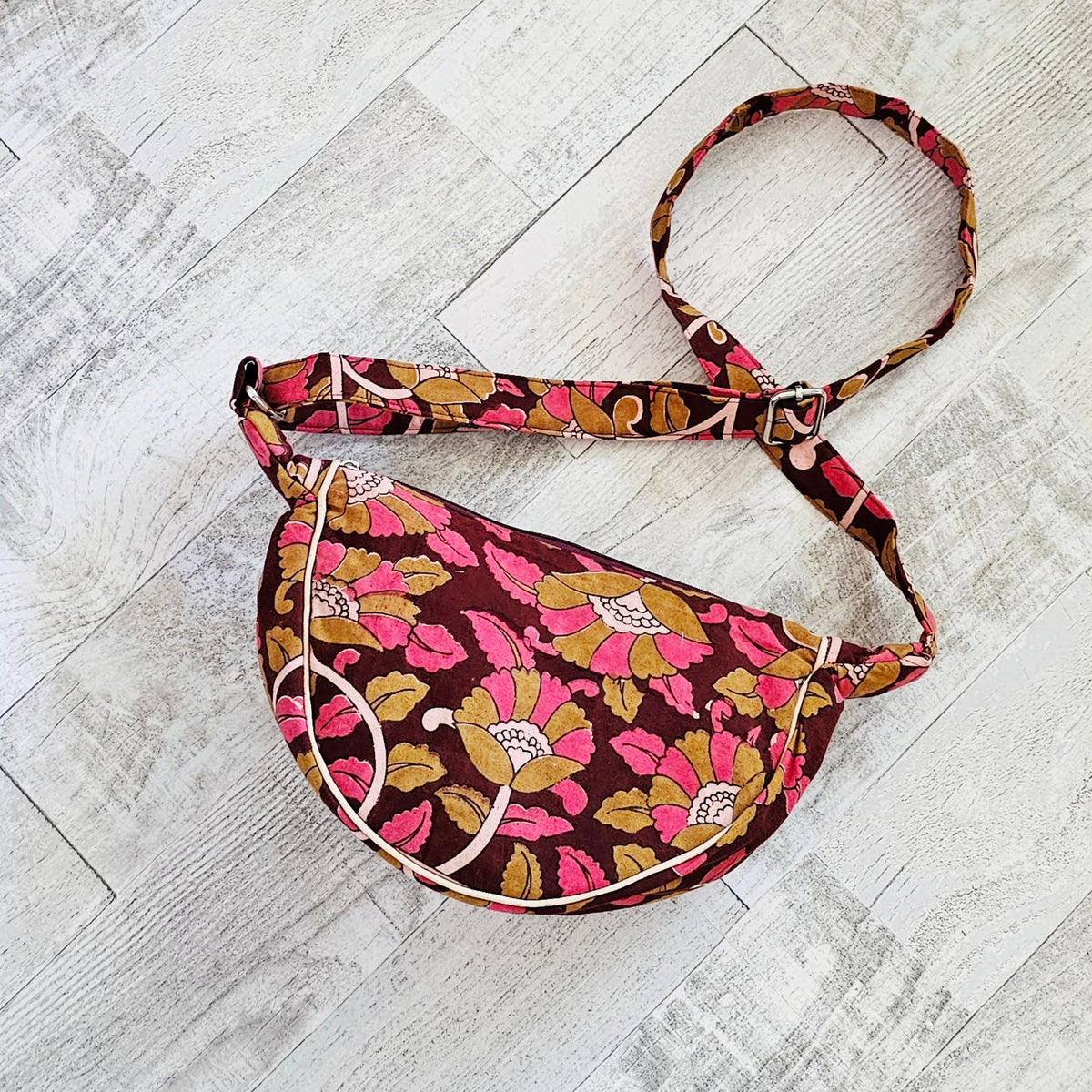 Itu Crossbody Bag