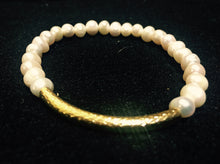 Load image into Gallery viewer, Pearl Bar Bracelet
